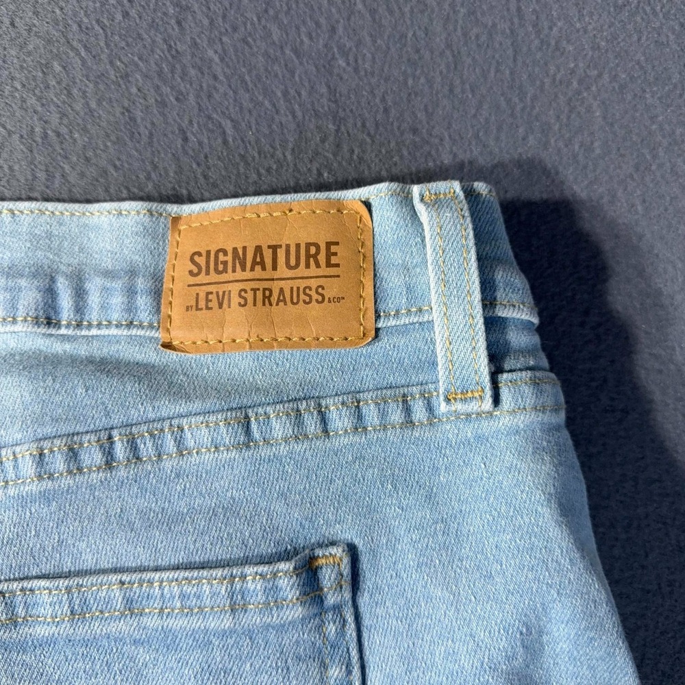 Signature by Levi Strauss Women's 22 W36 High-rise Straight Heritage - Picture 9 of 10